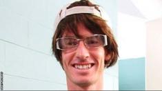 Andy Murray petenis no.2 dunia tertangkap basah saat mencoba menyamar menjadi seorang pramuniaga di Cincinnati, Amerika Serikat.