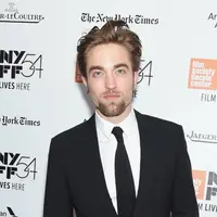 Penampilan Robert Pattinso di film ini membuat dirinya 'jijik' sendiri. (Via: Jamie McCarthy/Getty Images)