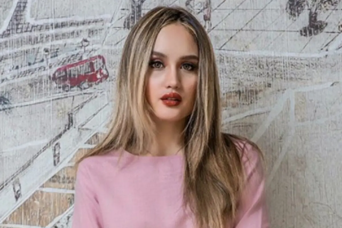 Dari Cinta Laura, Belajar Bikin Riasan Mata Smokey Eye Super Seksi