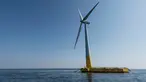Turbin angin terapung pertama "floatgen" yang terletak di La Turballe, pantai barat Prancis, Jumat (28/9). Proyek dengan biaya 29,5 juta dolar AS tersebut merupakan usaha pertama Prancis dalam tenaga angin lepas pantai. (AFP/SEBASTIEN SALOM GOMIS)