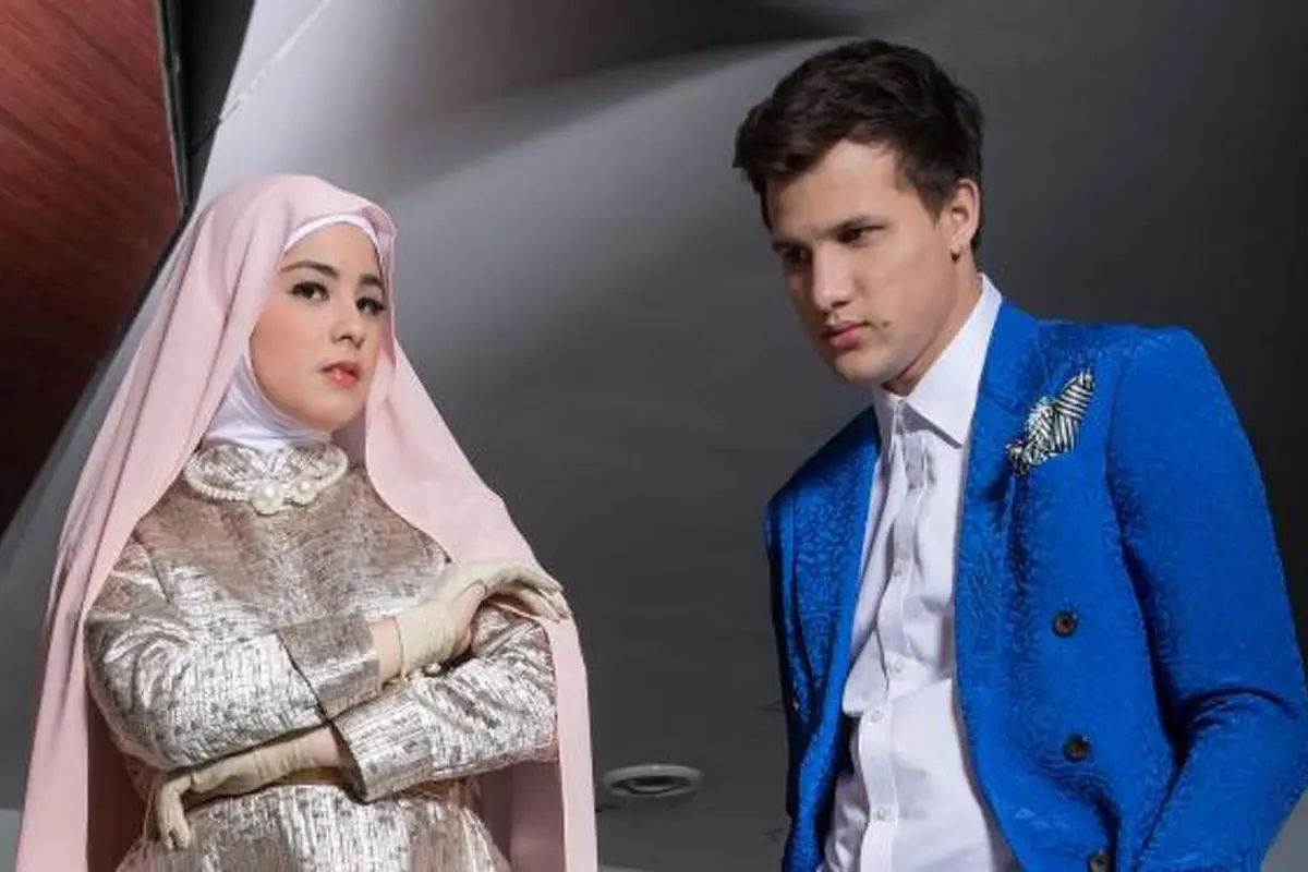 Intip Rahasia Keren Pre Wedding Glamour a la Risty - Stuart
