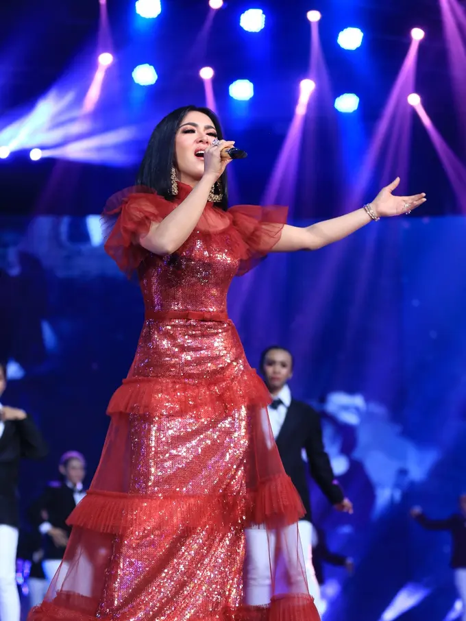 [Fimela] Dress code merah putih bakal warnai konser tunggal Syahrini