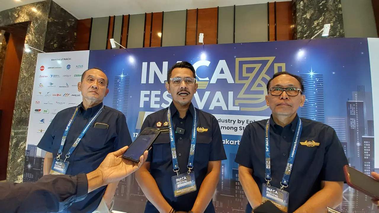 Ketua Umum Asosiasi Perusahaan Penerbangan Nasional Indonesia (INACA), Denon Prawiraatmadja berbicara mengenai calon Menteri Perhubungan di Kabinet Prabowo. (Arief/Liputan6.com)