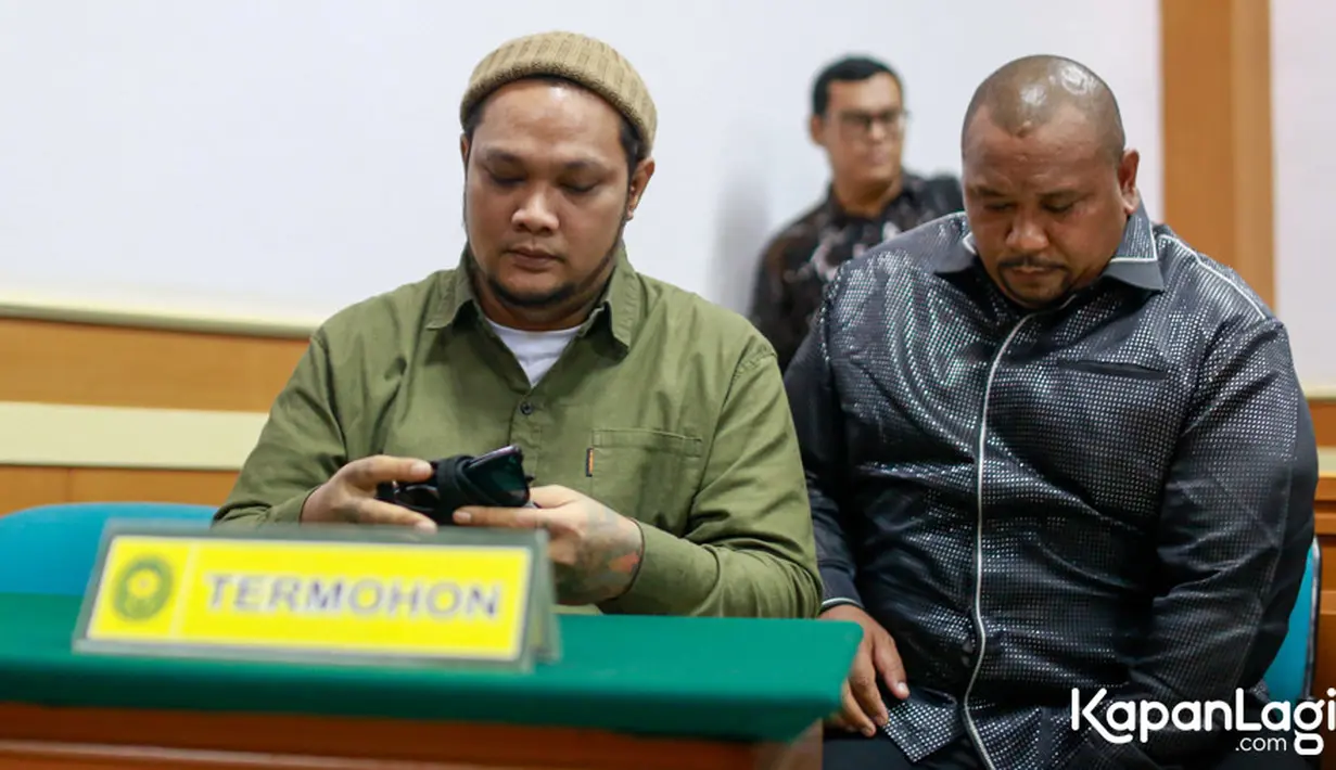 Mediasi sekitar dua jam berjalan alot. Bahkan, menurut kuasa hukum Virgoun Wijayono Hadi Sukrisno mengatakan banyak hal yang dibicarakan saat mediasi. Salah satu diantaranya adalah Virgoun kekeuh menuntut hak asuh secara penuh. [Foto: Muhammad Akrom Sukarya/KapanLagi.com]