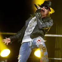Dipastikan jika Axl Rose dan Slash untuk sementara setuju melakukan tur dunia tahun depan, dimana mereka akan menghadiri sejumlah festival musik di Amerika dan Eropa sebelum tur dunia yang bertepatan dengan ulang tahun ke-30 Guns N Roses. (Bintang/EPA)