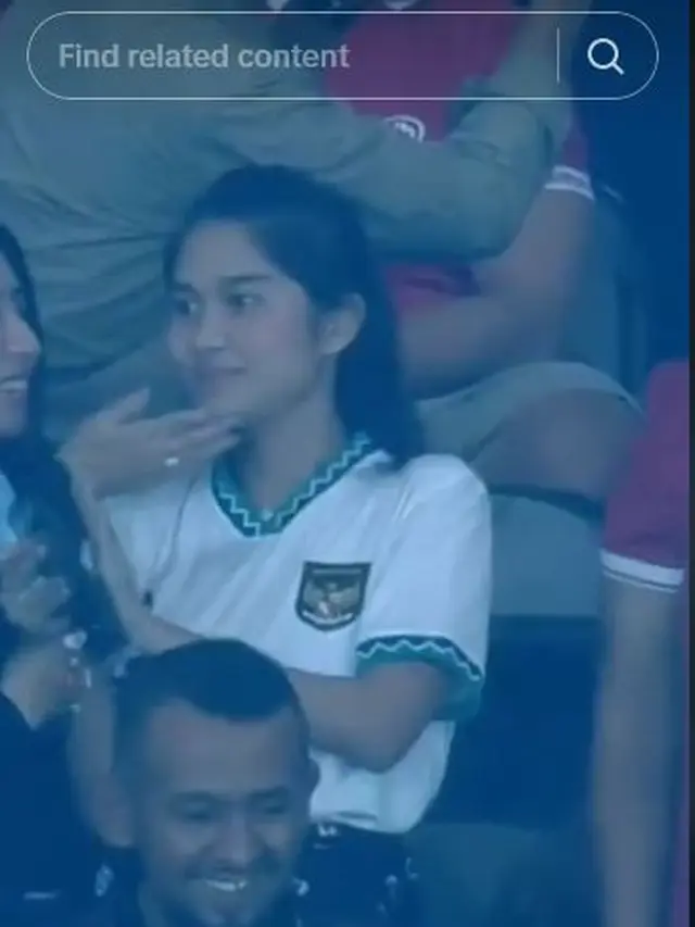 6 Potret Reaksi Azizah Salsha Lihat Arhan Selebrasi Gol, Tampak Salah Tingkah