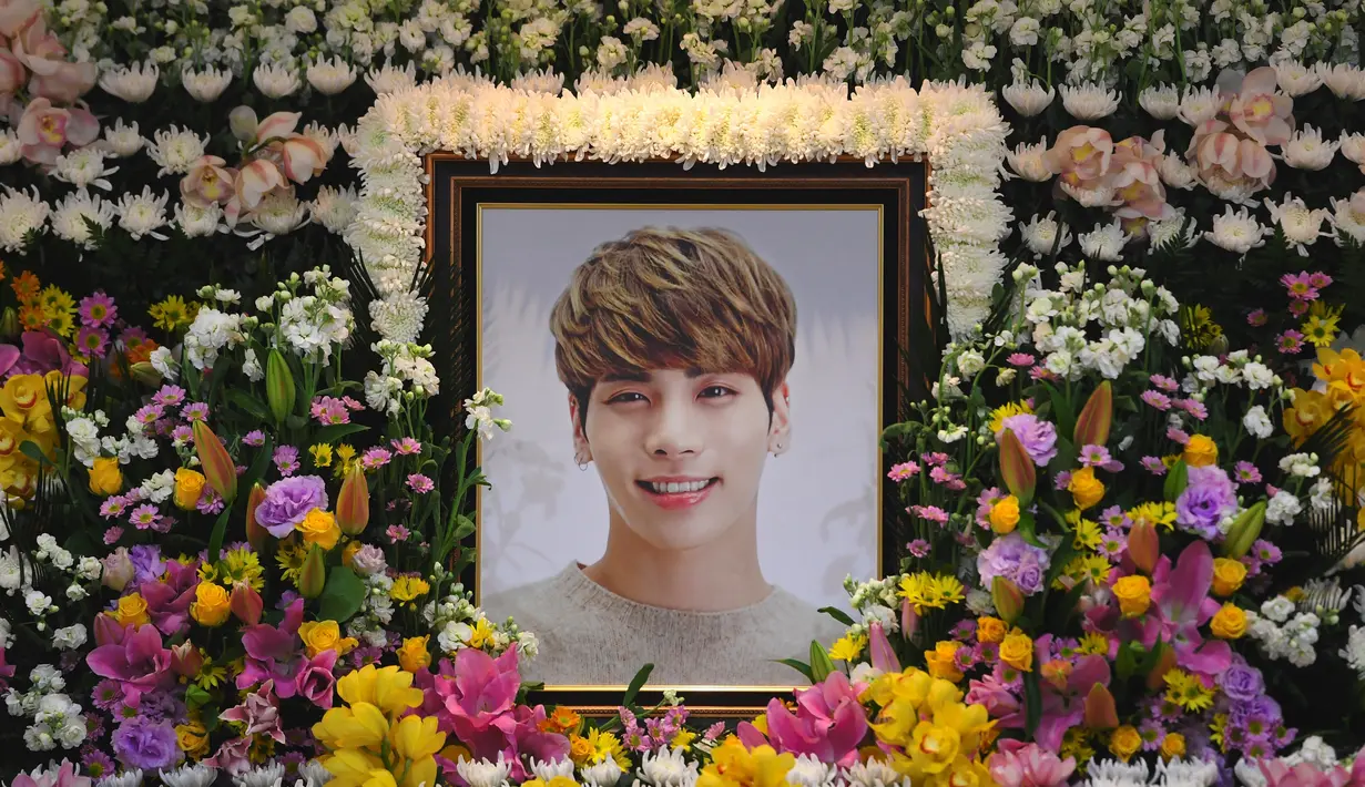 Kepergian Jonghyun SHINee untuk selama-lamanya menyisakan duka yang mendalam untuk keluarga, teman, dan para penggemar. (CHOI Hyuk/pool/AFP)