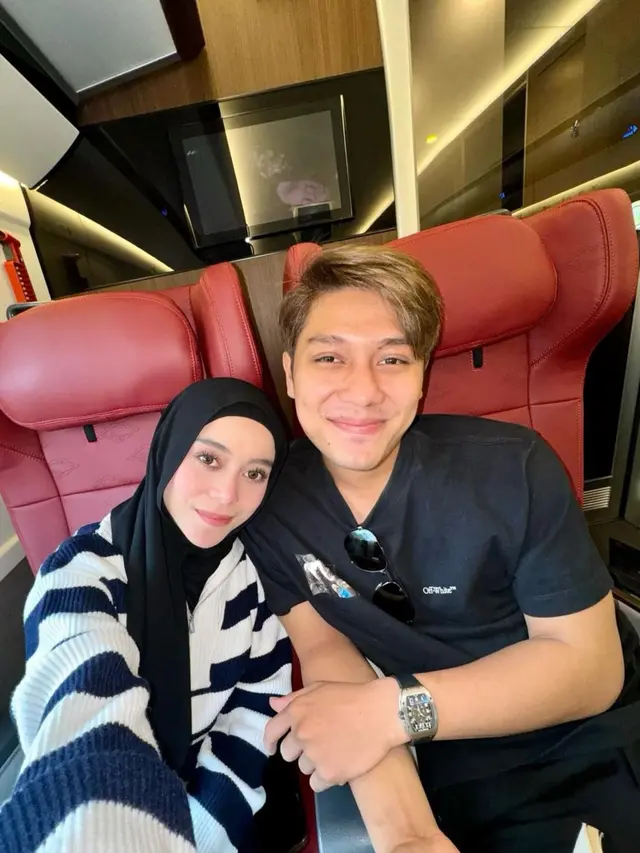 Lesti Kejora dan Rizky Billar (Instagram/@lestikejora)