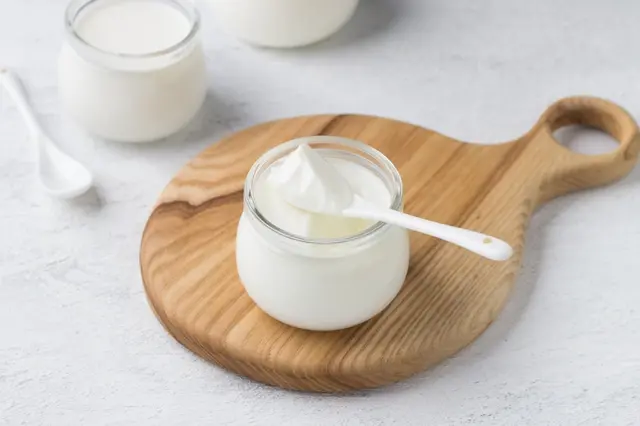 Yogurt. (c) Shutterstock/olepeshkina