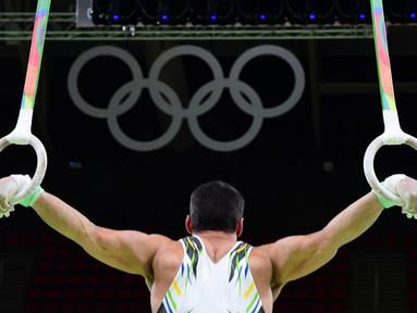 Pesenam putra Brasil beraksi dalam sesi latihan senam artistik jelang Olimpiade Rio 2016 di Olympic Arena, Rio de Janeiro, Brasil, (3/8/2016). (AFP/Emmanuel Dunand)
