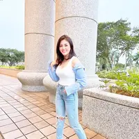 Setelah berjuang sekitar 1,5  tahun, akhirnya Dhena Devanka bisa lega. Dhena resmi bercerai dengan Jonathan Frizzy setelah melalui perjalana cukup berliku. Ia telah mendapatkan akte perceraian. Akhirnya perkara cerai mereka inkracht atau berkekuatan hukum tetap. [Instagram/dhenaaldhaliadevanka]