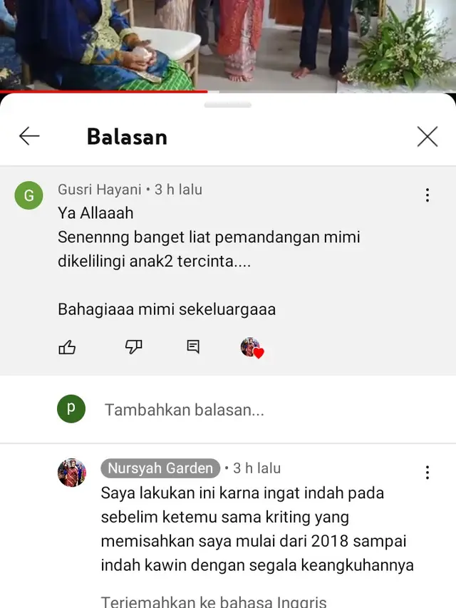 Indah Permatasari dan Nursyah sang ibu duduk bersebelahan ketika lamaran Sinta Mutiara (Foto: Youtube Nursyah Garden)