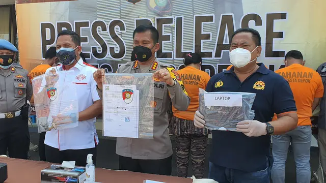 Polrestro Depok menangkap 6 pemalsu surat keterangan swab test Covid-19 di Kecamatan Tapos, Kota Depok.