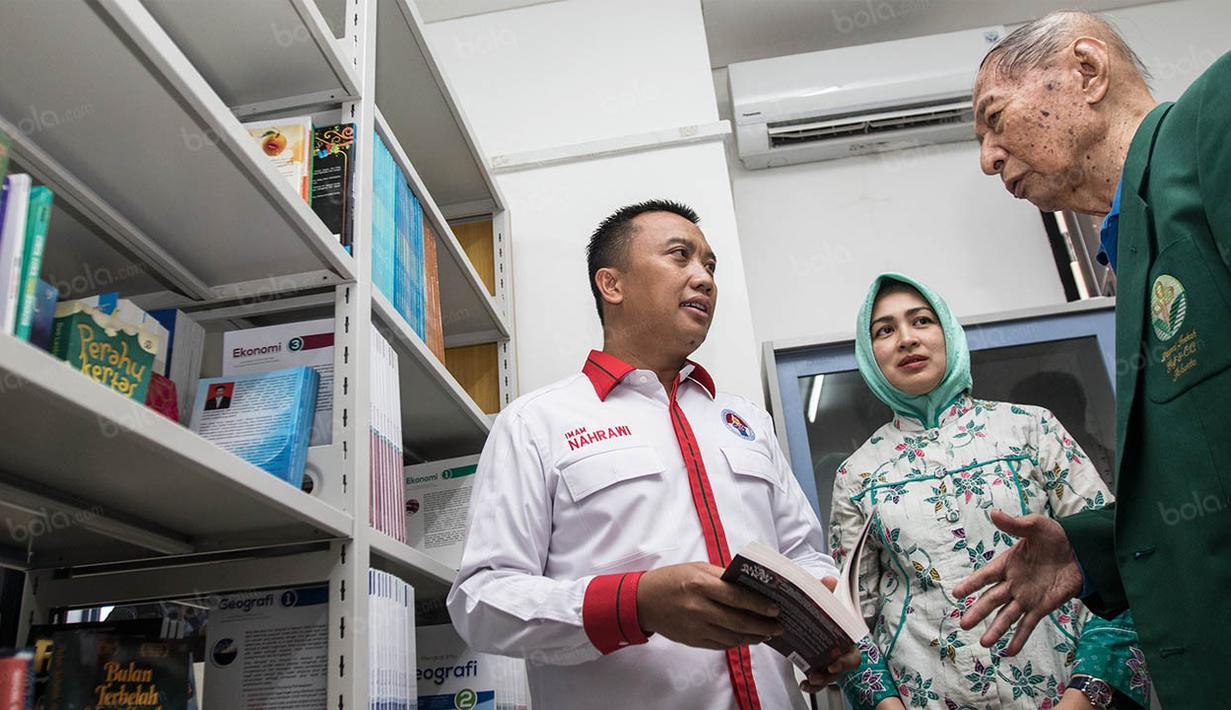 Suasana perpustakaan di GOR PB Jaya Raya. Nantinya asrama dengan tiga lantai ini selain melatih atlet menjadi pebulutangkis juga akan mengajarkan mereka pendidikan enterpreneur untuk bekal masa depannya. (Bola.com/Vitalis Yogi Trisna)