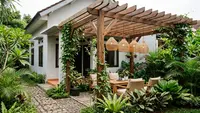 8 Inspirasi Pergola dengan Lampu Gantung, Tempat Bersantai Estetik dan Menenangkan