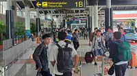 Hari pertama periode angkutan lebaran 2025, terpantau di Terminal 1 Bandara Soekarno Hatta, masih sepi pemudik. Meski begitu, Angkasa Pura Indonesia (API) atau Injourney Airports cabang Bandara Soekarno Hatta mencatat, adanya peningkatan lintasan penumpang dan pergerakan pesawat.