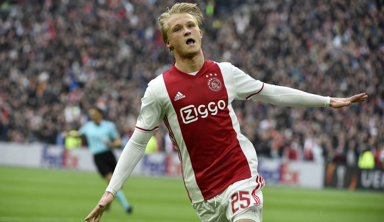 5. Kasper Dolberg (Ajax) - Bila ingin mendatangkan striker berbakat namun harga tidak mahal, bomber asal Denmark ini adalah solusinya. Wonderkid yang musim lalu mencetak 23 gol itu dibanderol sekitar 18 juta poundsterling. (AFP/Jean-Philippe Ksiazek)