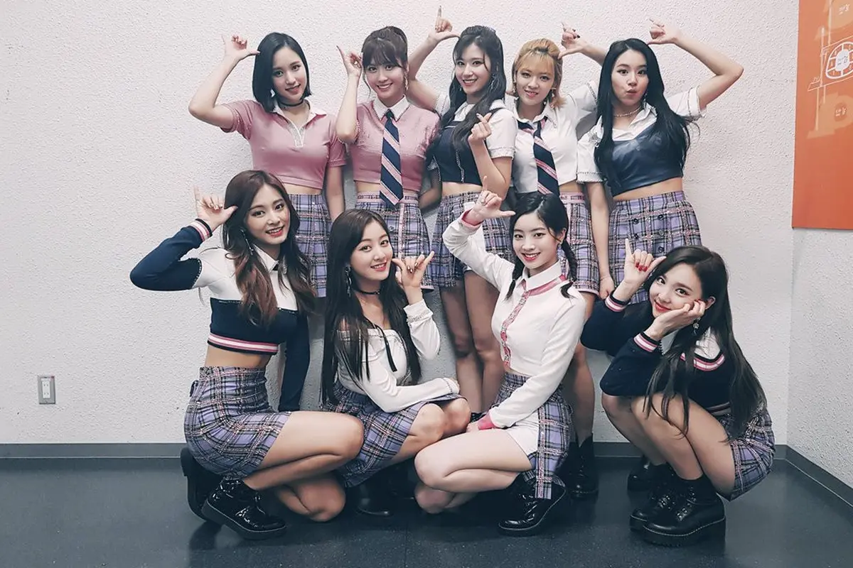 [Bintang] Sederet Kemenangan TWICE Bersama Heart Shaker