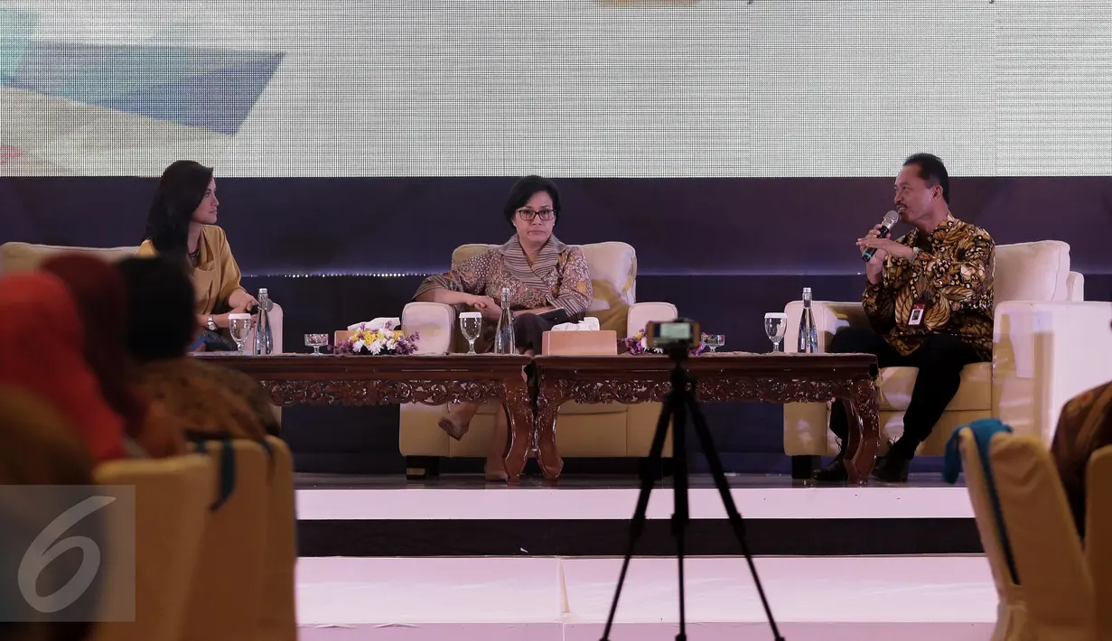 Dirut PT.Jasa Raharja, Budi Setyarso (kanan) memaparkan sosialisasi kenaikan santunan korban kecelakaan penumpang umum dan korban kecelakaan lalu lintas Jasa Raharja di Jakarta, Jumat (12/5). (Liputan6.com/Faizal Fanani)