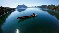 Panorama keindahan Danau Gunung Tujuh di Kabupaten Kerinci, Jambi. (foto: @jambi.travel)