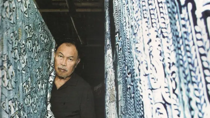 12 Koleksi Batik Iwan Tirta, Perancang Batik Ternama Indonesia