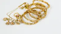 How to Clean Gold Jewelry: Everything You Need to Know to Do It at Home
