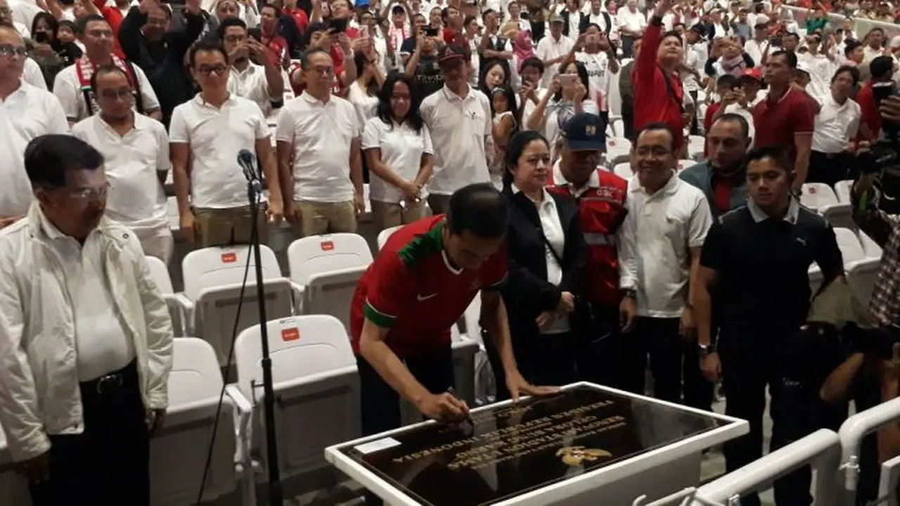 Presiden Joko Widodo (Jokowi) meresmikan Stadion Utama Gelora Bung Karno (SUGBK) pada Senin, (14/1/2018) malam. (Deny/Liputan6.com)