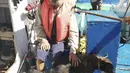 Seorang pelaut Australia yang terombang-ambing di lautan bersama anjingnya selama tiga bulan diselamatkan oleh sebuah kapal tuna Meksiko di perairan internasional, kata pemilik kapal penangkap ikan tersebut pada hari Senin. (Grupomar/Atun Tuny via AP)