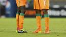 Didier Drogba (kanan) bersama Cheick Tiote saat berseragam Pantai gading pada laga Piala Afrika melawan Nigeria di Royal Bafokeng Stadium, Rustenburg, Afrika Selatan, (03/2/2013). (EPA/Barry Aldworth)
