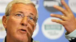 Italy's coach Marcello Lippi gives a press conference during Italy's national football team training session at the National Technical Center in Coverciano near Florence on March 24, 2009. AFP PHOTO/ALBERTO PIZZOLI 