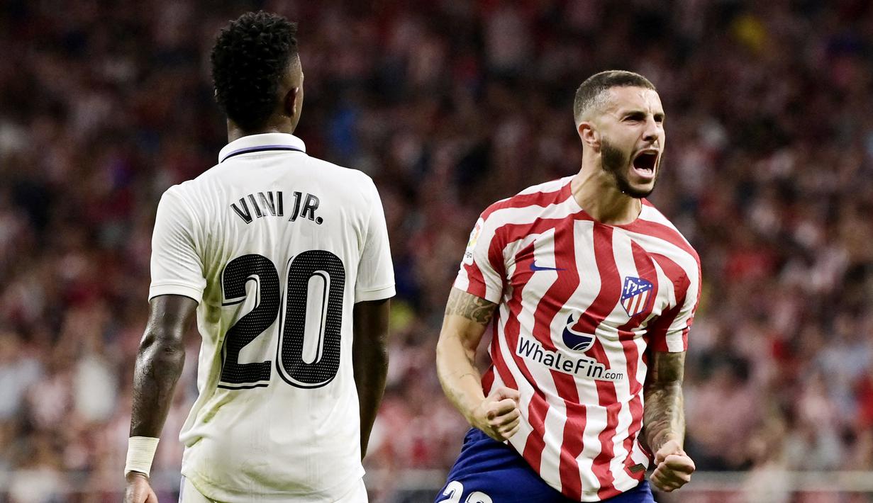 Mario Hermoso menghabiskan sembilan tahun di akademi Real Madrid. Sayangnya, dia tak pernah sekali pun mencatatkan pertandingan bersama tim utama Los Blancos. Hermoso kini menjelma menjadi bek tangguh dan serbabisa yang dimiliki Los Rojiblancos. (AFP/Javier Soriano)