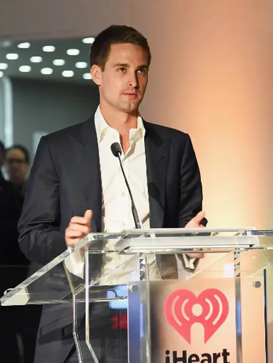 Miranda dan Orlando memang tidak lama-lama dalam menjalin hubungan berpacaran. Baru merajut kasih pada 2014 lalu, kini keduanya sudah memutuskan untuk melanjutkan ke jenjang pernikahan. (AFP/Bintang.com)