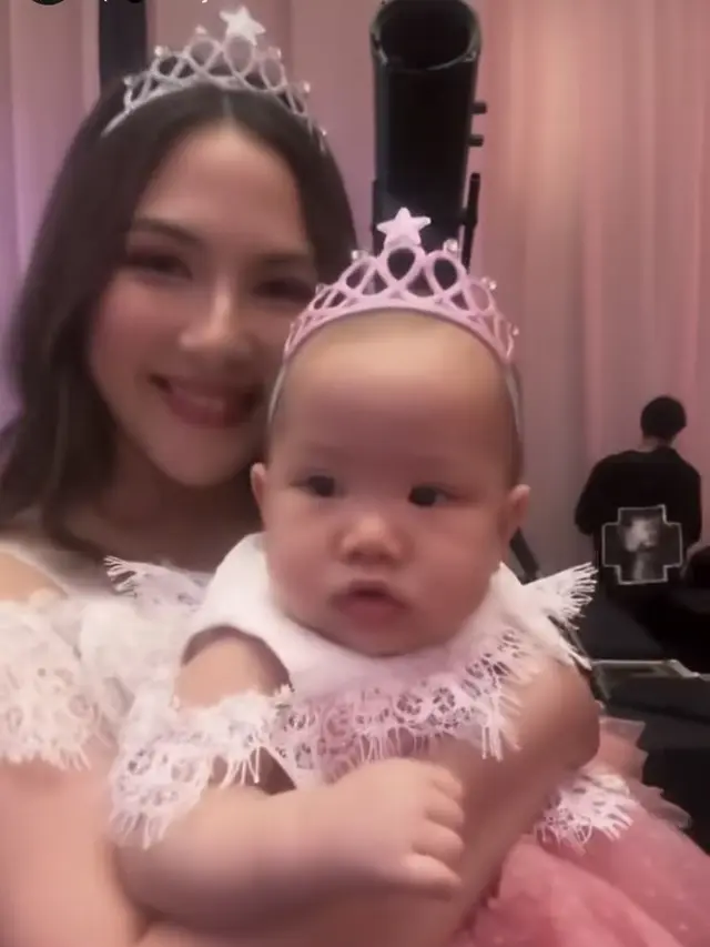 Gaya Serasi Jessica Mila dan Putrinya Cosplay Jadi Princess. [@destyanton28]