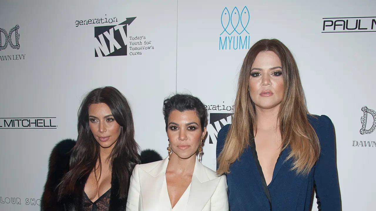 [Bintang] Kim Kardashian, Kourtney Kardashian, dan Khloe Kardashian