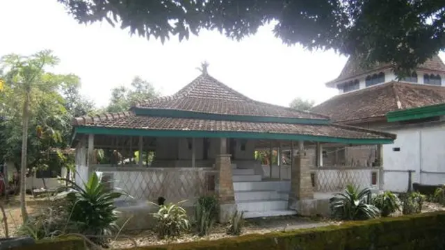 Makam Dewi Sekardadu