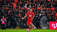 BRI Super League: Kolaps di Tengah Laga Persijap Vs Persebaya, Rahmat Hidayat Didiagnosis Terkena Hipoglikemia dan Hipokalemia