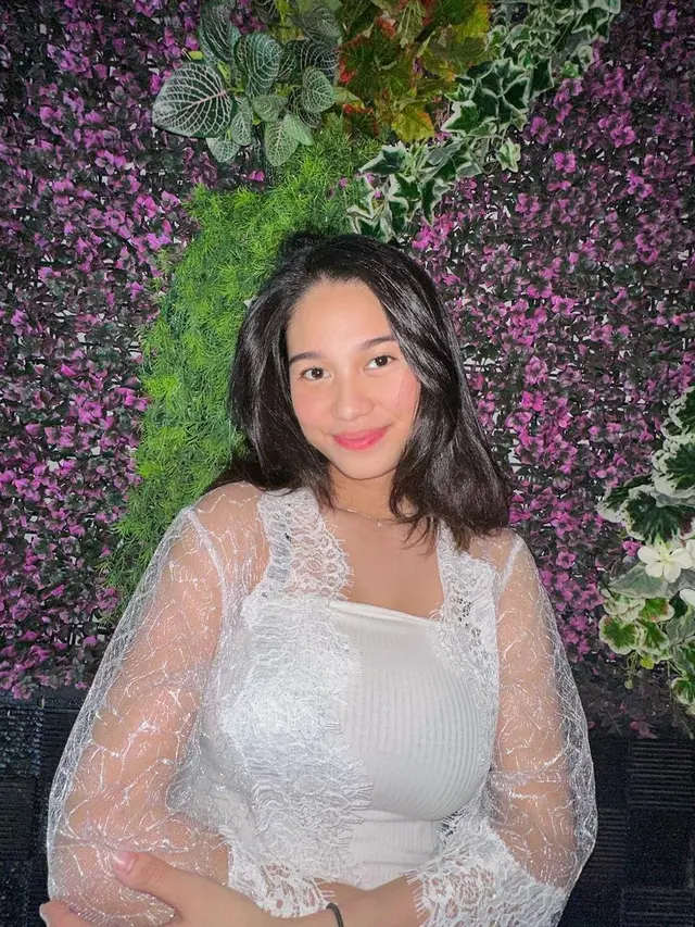 7 Potret Azizah Salsha, Selebgram yang Diduga Calon Istri Pratama Arhan