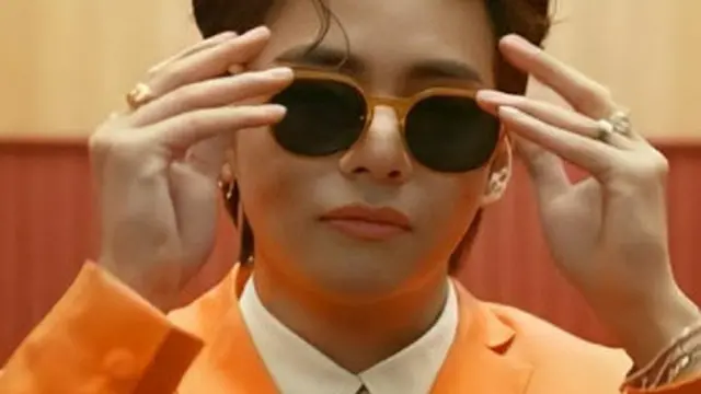 Rekomendasi Fashion Item Jennie BLACKPINK hingga V BTS yang Bikin OOTD Liburan Makin Kece