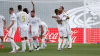 Para pemain Real Madrid merayakan gol Sergio Ramos ke gawang Eibar di Estadio Alfredo Di Stefano, Minggu (14/6/2020) waktu setempat. (Twitter Real Madrid)