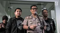 Kabid Humas Polda Metro Jaya Kombes Raden Prabowo Argo Yuwono memberi keterangan penangkapan aktor Riza Shahab di Polda Metro Jaya, Jakarta, Jumat (13/4). Riza Shahab dan Reza Alatas ditangkap seusai pesta sabu. (Liputan6.com/Faizal Fanani)