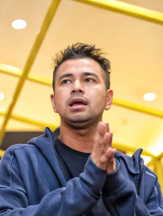 Mengambil segala jenis bisnis, diakui Raffi bahwa dirinya ingin banya belajar soal perbinisan. Seperti yang dilakukannya baru-baru ini di mana Raffi kembali membuka usaha baru, produk minuman. (Adrian Putra/Bintang.com)