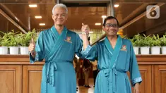 Bakal pasangan calon presiden dan wakil presiden Ganjar Pranowo-Mahfud MD menyapa awak media sesaat sebelum menjalani tes kesehatan di RSPAD Gatot Soebroto, Senen, Jakarta Pusat, Minggu (22/10/2023). (Liputan6.com/Herman Zakharia)