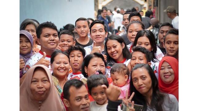 Jadi Calon Wali Kota Solo, Ini 6 Potret Gibran Rakabuming Blusukan ke Masyarakat