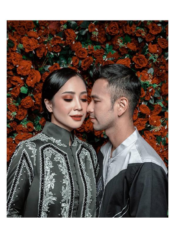 Potret Nagita Slavina dengan Makeup Tebal (Sumber: Instagram/riomotret/