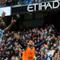 Gelandang Manchester City, Jeremy Doku (kiri), merayakan gol pembuka yang dicetaknya dalam pertandingan Liga Inggris antara Manchester City melawan Brentford di Stadion Etihad, Manchester, Inggris barat laut, pada 9 Mei 2026. (Darren Staples / AFP)