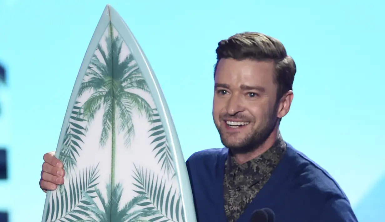 Berbagai ekspresi keceriaan para pemenang Teen Choice Awards 2016  yang digelar di The Forum in Inglewood, California Minggu (31/7) lalu. (Foto: Chris Pizzello/AP/Bintang.com)