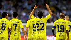 Giuseppe Rossi merayakan golnya bersama rekan-rekan yang lain dalam partai La Liga ketika Villarreal memukul Malaga 3-2 di Estadio La Rosaleda, 27 September 2010. AFP PHOTO/JORGE GUERRERO