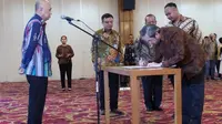 Menteri Koperasi dan UKM Teten Masduki mengangkat Dirut LPP KUMKM (dok: Tira)