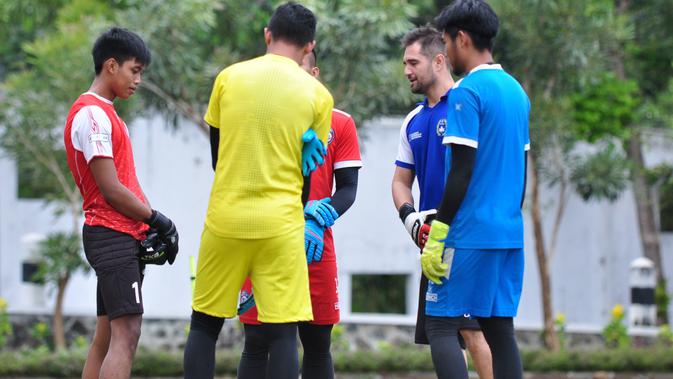 shopee liga 1: arema dikabarkan rekrut kiper brasil, begini respons felipe americo
