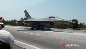 Pesawat Tempur TNI Mendarat di Tol Probolinggo